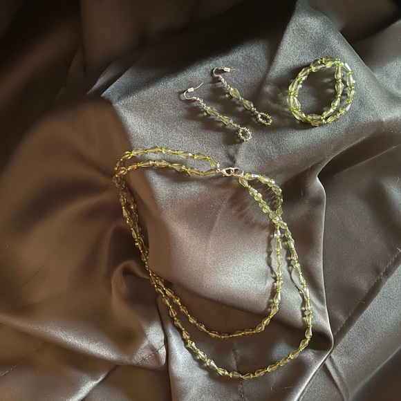 Double strand necklace set, handmade from vintage plastic beads. - Picture 2 of 2